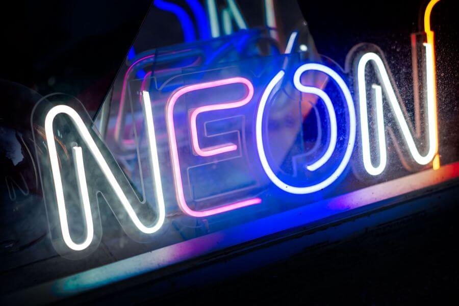 A retro 80s themed dinner party