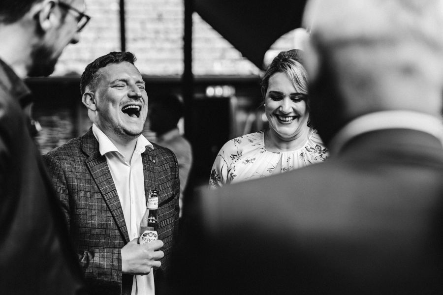 Close-Up Chris performing close-up magic at a Warwickshire wedding drinks reception