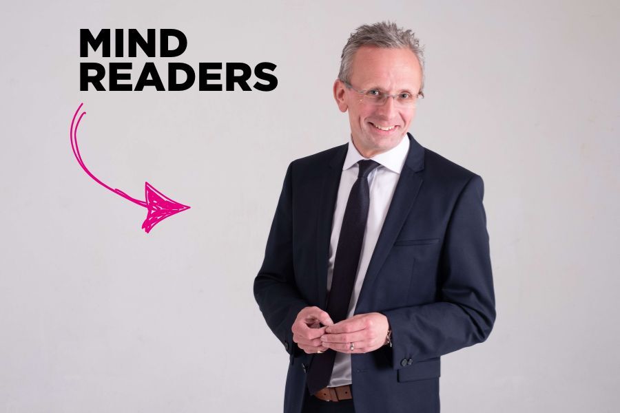 Close-Up Magicians for Cocktail Receptions