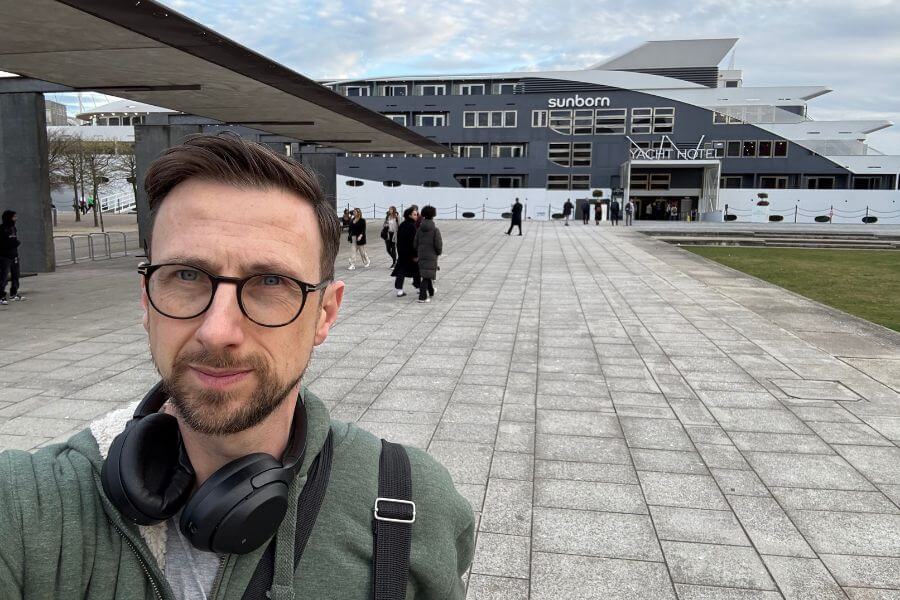 event magician at Sunborn hotel London