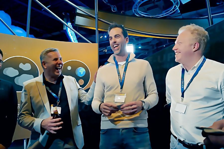 crowd at Close-Up Corner