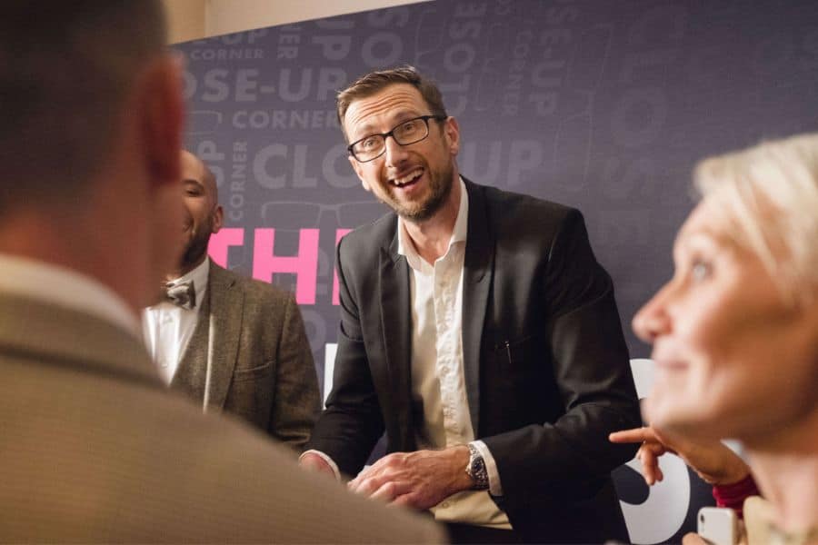 Why hire a close-up magician?5 Why hire a close-up magician?