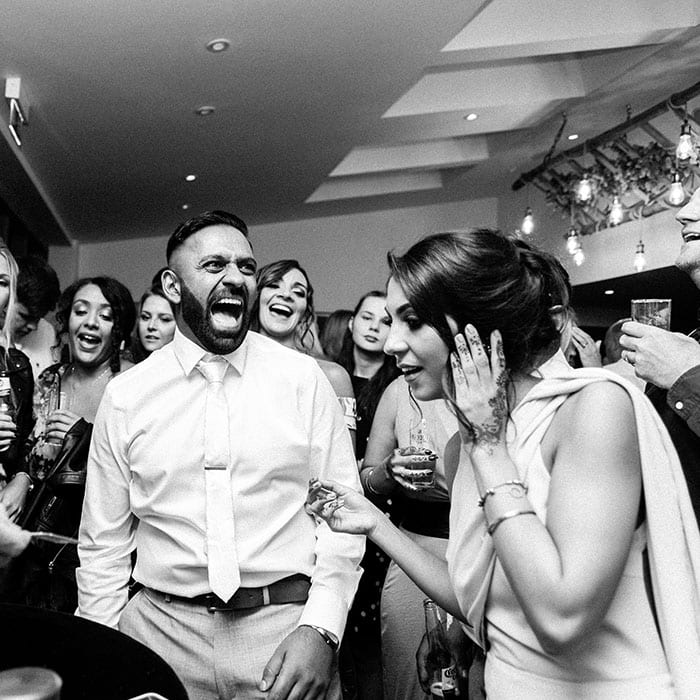 RR27 700*700 wedding magician