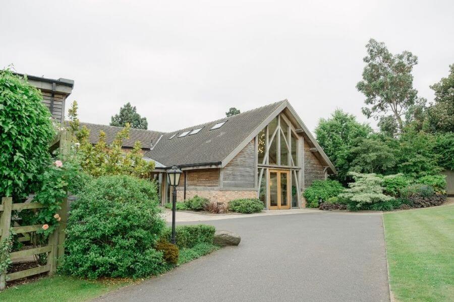 WEDDING ENTERTAINMENT MYTHE BARN