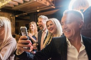 CLOSE-UP CORNER 4 CLOSE-UP CORNER