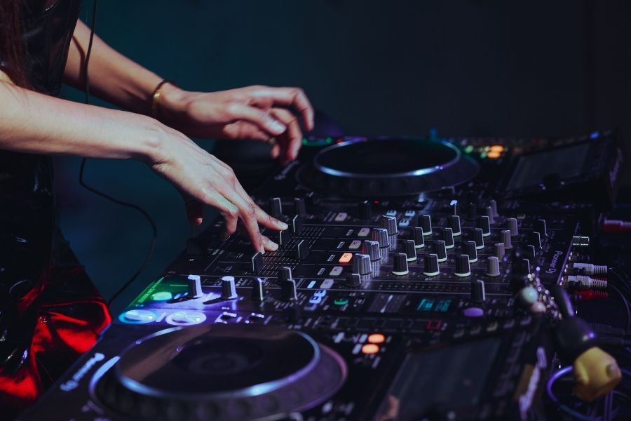 38 dj