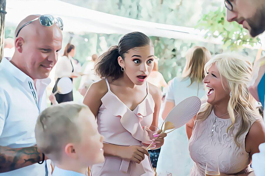 reasons to hire a wedding magician1 close up magician