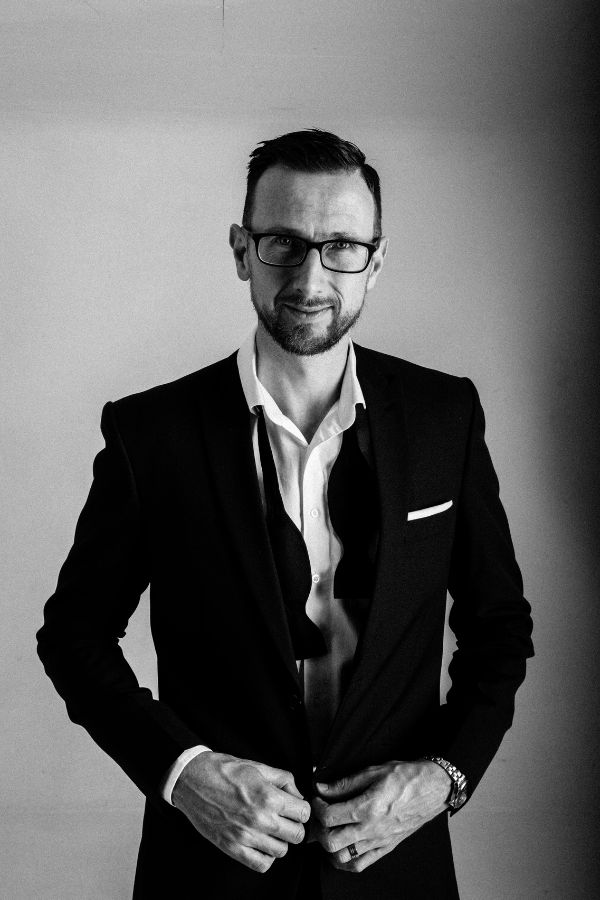 Close-Up Chris, corporate magician with 25 years of experience