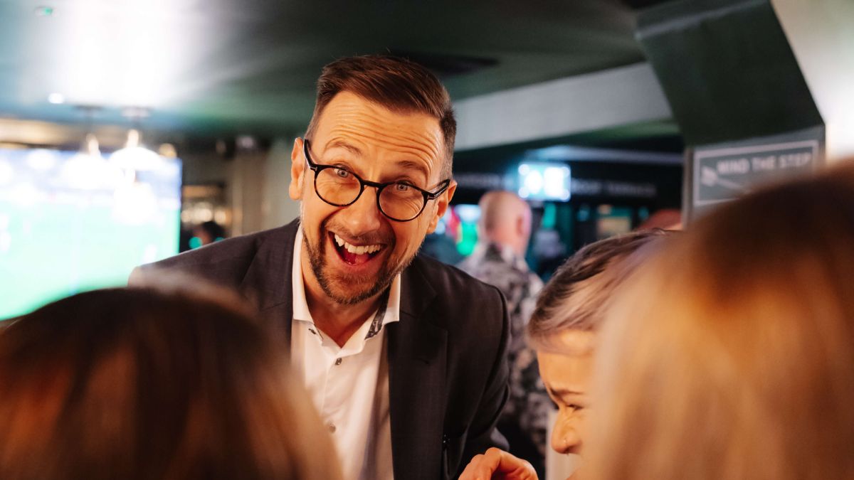 How much does a close-up magician cost