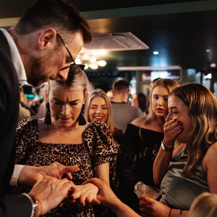 Close-up magicians for hire - sleight of hand reactions