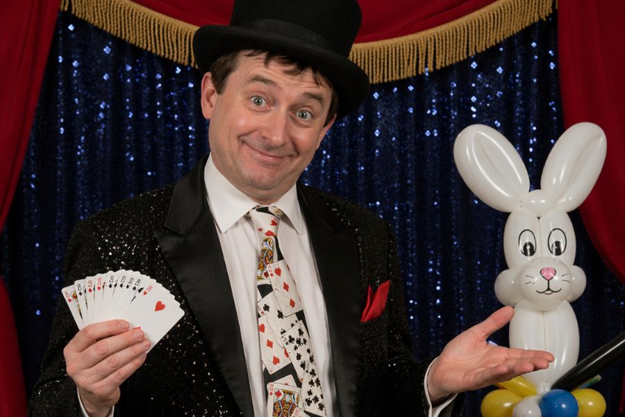 Close-Up Chris performing table magic