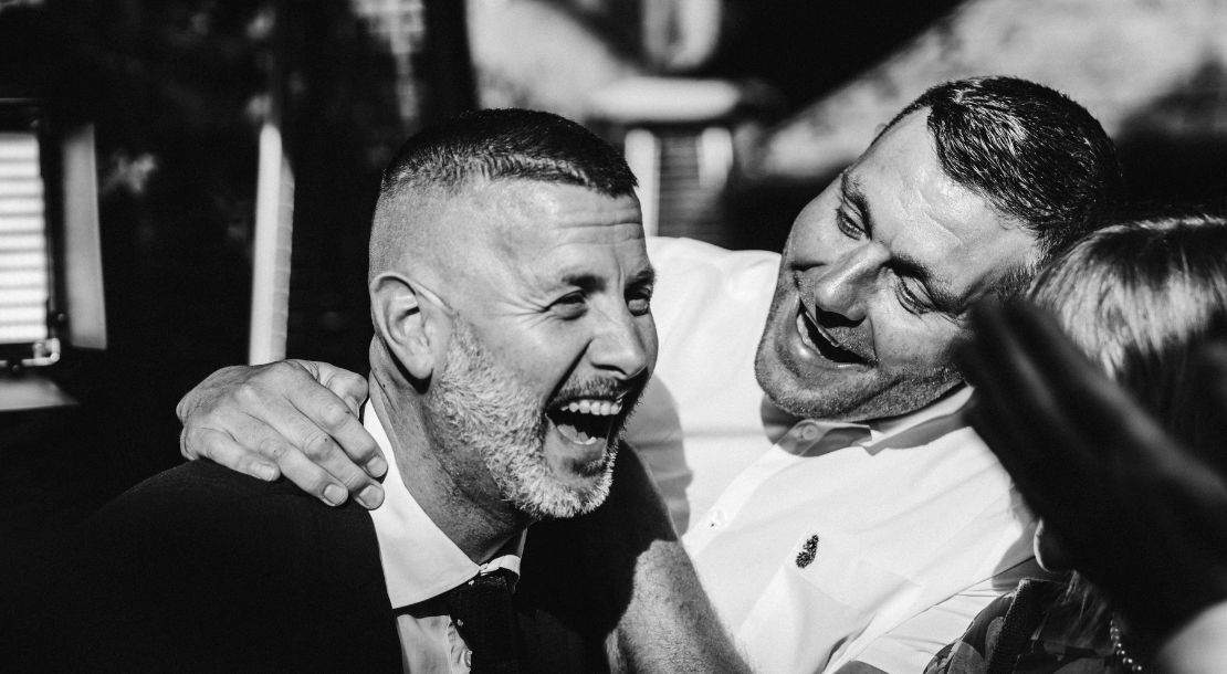 Wedding magician reactions — guests laughing